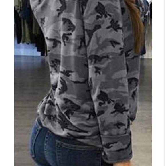 NWOTGray Camouflage Lace-Up Women's Top - Picture 2 of 2